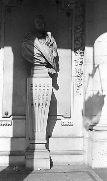 Paris (C) Peter Marshall, 1984