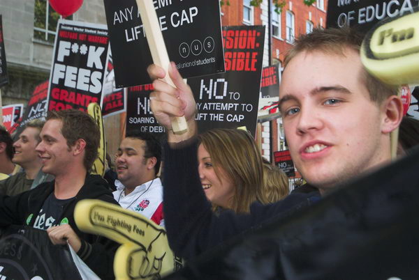NUS Scrap Fees March © Peter Marshall, 2006