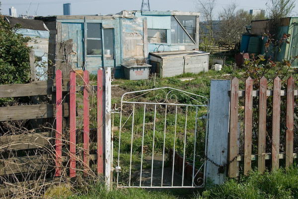 Manor Gardens © 2007, Peter Marshall